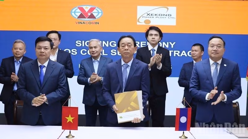 Công ty cổ phần Xuất nhập khẩu than và Công ty cổ phần Kinh doanh than miền bắc ký hợp đồng mua bán than với Công ty Năng lượng Xekong (Tập đoàn Phonesack (Lào).