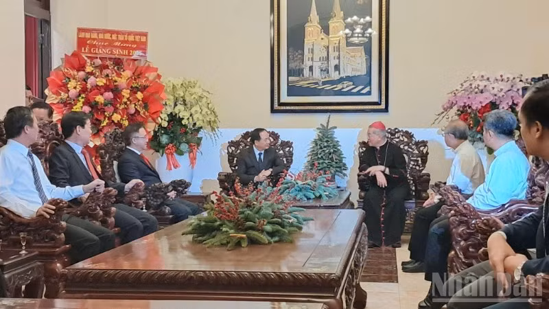 Đồng chí Trịnh Văn Quyết, Bí thư Trung ương Đảng, Trưởng ban Tuyên giáo và Dân vận Trung ương và đoàn công tác thăm, chúc mừng Giáng sinh 2025 Tòa Tổng Giám mục Tổng Giáo phận Thành phố Hồ Chí Minh.
