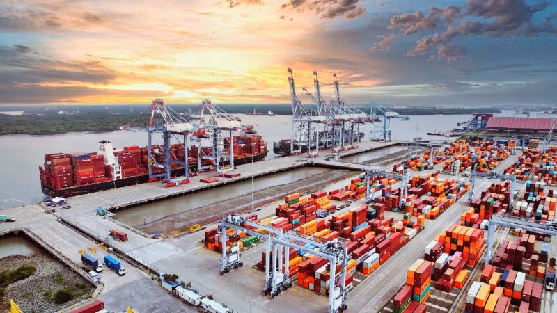 Chi phí logistics tăng cao vẫn là bài toán lớn đối với cơ quan quản lý và các doanh nghiệp. (Ảnh: THẾ ANH)
