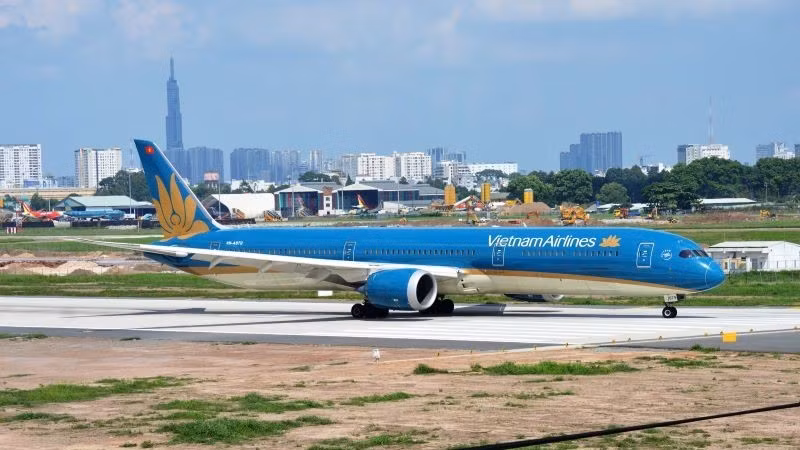 Hãng hàng không Vietnam Airlines điều chỉnh lịch các chuyến bay giữa Việt Nam và Indonesia trong ngày 7/9 do ảnh hưởng của tro bụi núi lửa Krakatau. (Ảnh: Phong Ngọc)