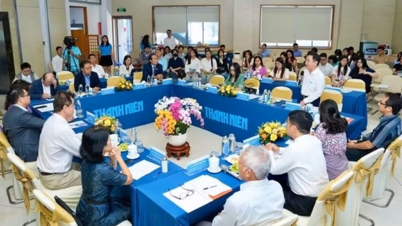 Tọa đàm “Giảm phát thải, lọc không khí” đã thu hút nhiều chuyên gia môi trường, các doanh nghiệp liên quan tham gia thảo luận.