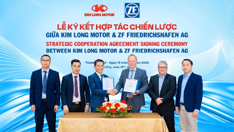 Các đại diện hai bên tại chương trình ký kết hợp tác chiến lược.