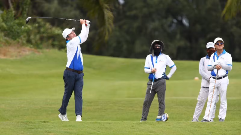 Các vận động viên thi đấu tại giải Golf “Tôi yêu Việt Nam”. (Ảnh: TẤN THẠNH)