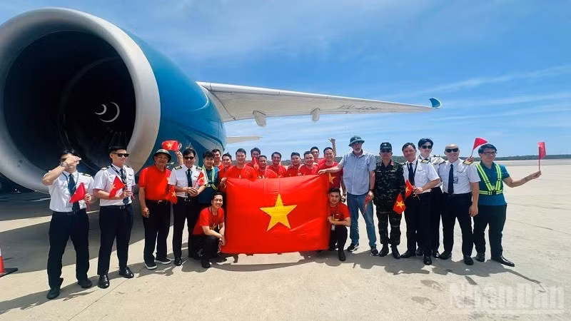 13 giờ 30 phút ngày 9/7 (giờ địa phương), chuyến bay VN69 hành trình Venezuela-Hà Nội của Vietnam Airlines đã cất cánh từ sân bay quốc tế Simón Bolívar (Caracas, Venezuela), đưa 124 cán bộ, chiến sĩ hoàn thành nhiệm vụ hỗ trợ nhân đạo tại Venezuela trở về nước.