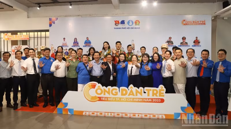 Các công dân trẻ tiêu biểu của Thành phố Hồ Chí Minh tại chương trình lễ tuyên dương.