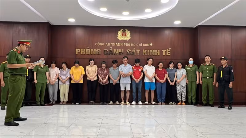 Các bị can tại cơ quan chức năng. (Ảnh: Công an cung cấp)