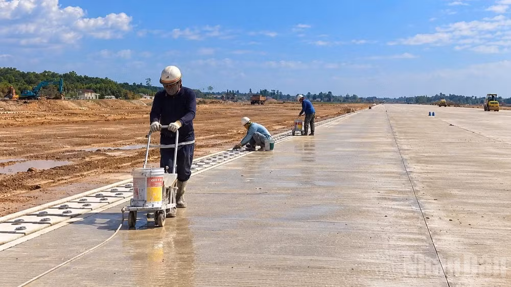 Cảng hàng không Quảng Trị đang được từng bước hoàn thiện các điều kiện cần thiết để tiến tới khai thác. (Ảnh: ANH CHIẾN)