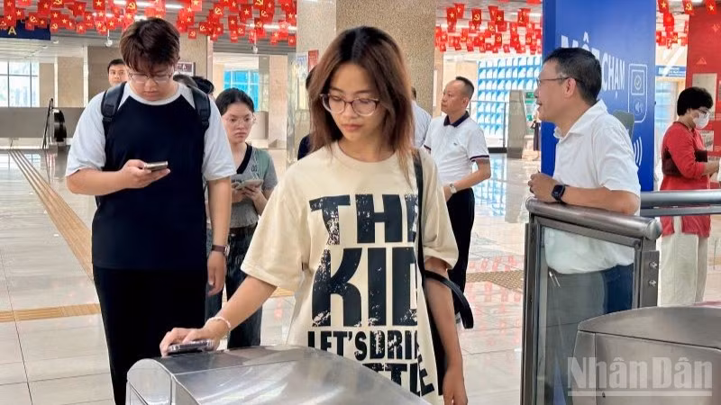 Hà Nội Metro tiếp tục triển khai giai đoạn II giải pháp định danh, xác thực điện tử và nhận diện sinh trắc học trên tuyến đường sắt đô thị số 2A, Cát Linh-Hà Đông.