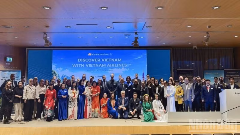 Vietnam Airlines tổ chức sự kiện công bố đường bay thẳng Hà Nội-Amsterdam (Hà Lan) tại sân bay Amsterdam Schiphol.
