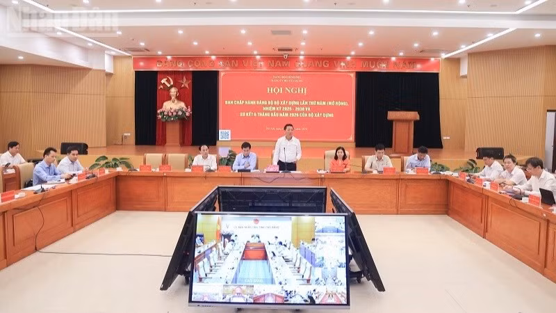 Hội nghị sơ kết nhiệm vụ 6 tháng ngành xây dựng.