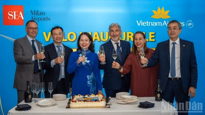 ndo_br_1-vietnam-airlines-khai-truong-duong-bay-thang-tu-ha-noi-den-milan-trai-tim-cua-nuoc-y-6128.jpg
