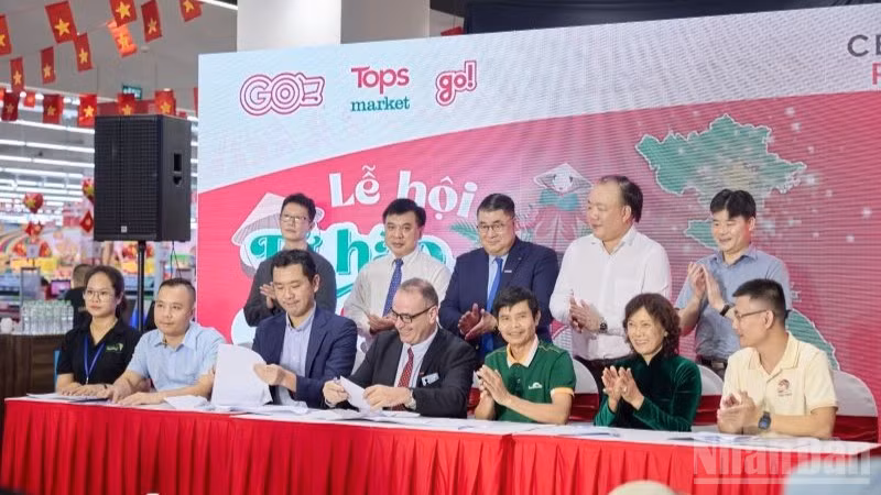 ndo_br_5-tai-le-khai-mac-su-kien-da-dien-ra-le-ky-ket-hop-tac-chien-luoc-giua-central-retail-voi-06-nha-cung-cap-5237.jpg