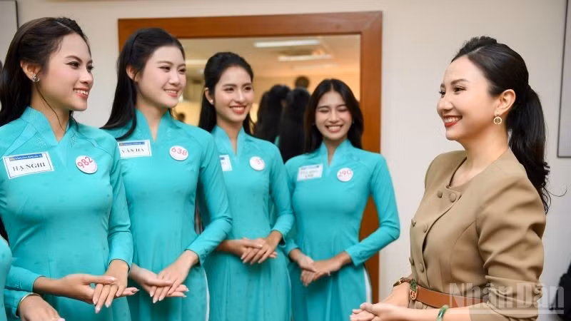 ndo_br_3-top-53-hoa-hau-viet-nam-2026-co-co-hoi-trai-nghiem-cong-viec-cua-mot-tiep-vien-vietnam-airlines-2770.jpg