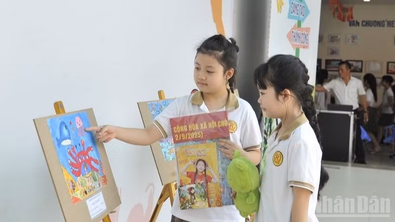 Lễ phát động cuộc thi vẽ tranh tại Trường tiểu học Văn Chương.