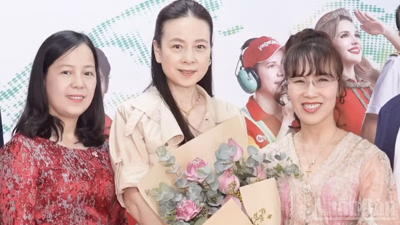 Vietjet và Muang Thai ký thỏa thuận hợp tác chiến lược nhằm thúc đẩy các hoạt động hợp tác kinh doanh và thể thao, văn hóa, phát triển cộng đồng giữa Việt Nam, Thái Lan và khu vực.