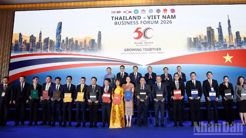 ndo_br_2-vietnam-airlines-trien-khai-hop-tac-voi-cuc-du-lich-thai-lan-tong-cong-ty-cang-hang-khong-thai-lan-hiep-hoi-dai-ly-du-lich-thai-lan-va-saigontourist-group-nham-thuc-day-ket-noi-du-lich-giua-hai-nuoc-va-tan-4082.jpg