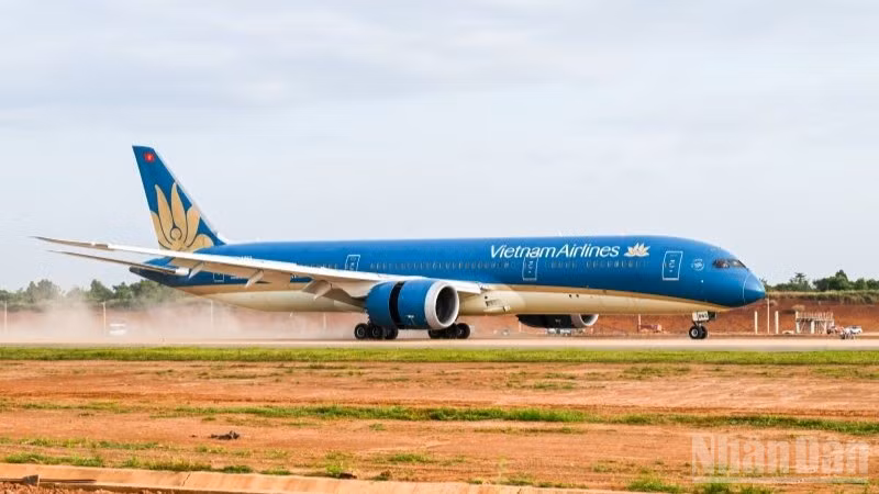 ndo_br_2-chuyen-bay-hang-khong-dan-dung-dau-tien-do-vietnam-airlines-thuc-hien-da-ha-canh-thanh-cong-xuong-san-bay-long-thanh-2046.jpg