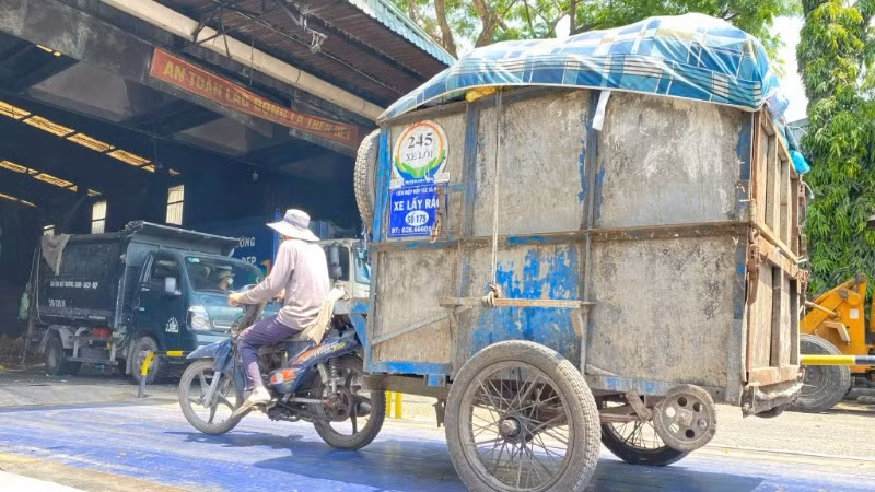 Công tác thu gom, xử lý rác kiểu truyền thống đang gây lãng phí tài nguyên rác, gây ô nhiễm môi trường. 