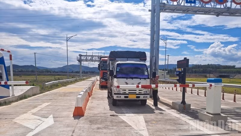 Công ty Trách nhiệm hữu hạn Thu phí tự động VETC (VETC), thành viên liên danh vận hành, trực tiếp triển khai tại 4 dự án thành phần đường cao tốc bắc-nam. (Ảnh: VŨ HUYỀN)