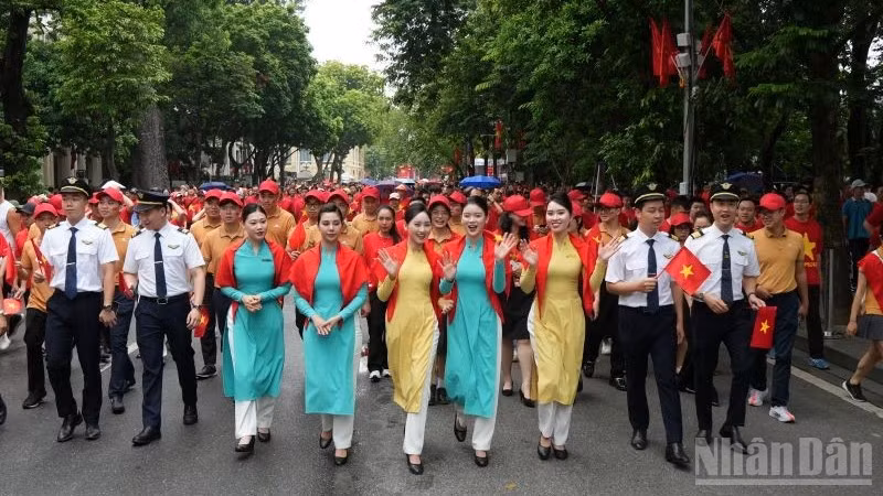 ndo_br_cung-viet-nam-tien-buoc-1-ty-buoc-chan-tien-vao-ky-nguyen-moi-la-mot-trong-nhung-hoat-dong-vietnam-airlines-trien-khai-nhan-dip-ky-niem-80-nam-dong-hanh-cung-dat-nuoc-8858.jpg