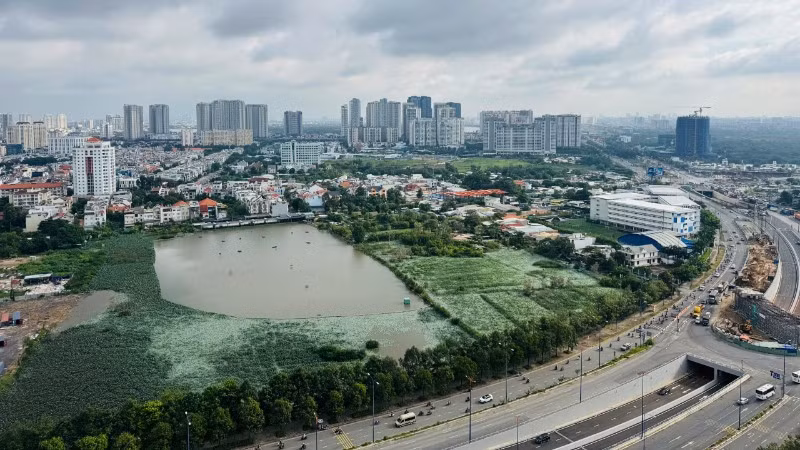 Doanh nghiệp vẫn phải chờ đợi khi nhiều khu đất vẫn chưa xác định được thời điểm, mức giá tính tiền sử dụng đất. 
