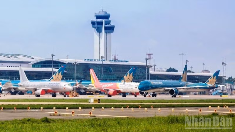 Cục Hàng không Việt Nam yêu cầu các đơn vị liên quan xây dựng và triển khai phương án hỗ trợ hành khách bị ảnh hưởng do thay đổi lịch bay, hủy chuyến hoặc điều chỉnh đường bay.