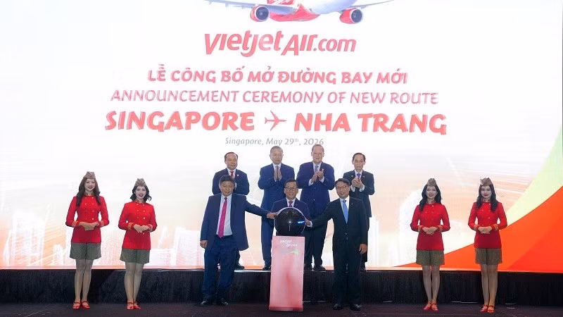 Trước sự chứng kiến của Tổng Bí thư, Chủ tịch nước Tô Lâm cùng lãnh đạo cấp cao Việt Nam và Singapore, Vietjet chính thức công bố đường bay thẳng kết nối Nha Trang với Singapore.
