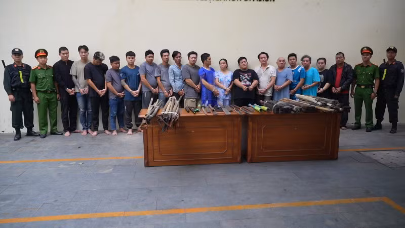 Các đối tượng tại cơ quan chức năng. 