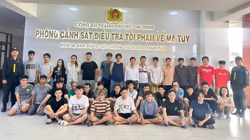 Các đối tượng tại cơ quan chức năng. 