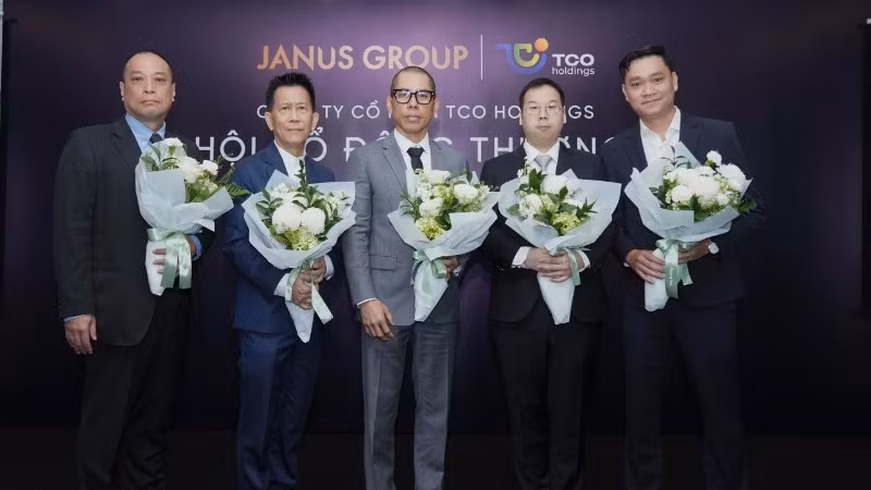 Ban Hội đồng quản trị mới của Janus Group.