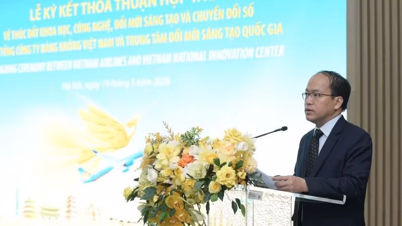 ong-vu-quoc-huy-giam-doc-trung-tam-doi-moi-sang-tao-quoc-gia-phat-bieu-tai-le-ky-ket-1814.jpg