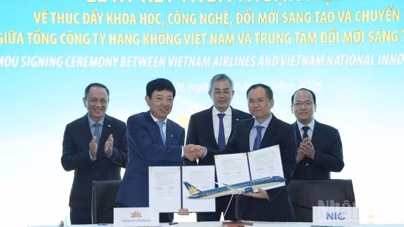 Vietnam Airlines và Trung tâm Đổi mới sáng tạo Quốc gia ký Thỏa thuận hợp tác về thúc đẩy khoa học, công nghệ, đổi mới sáng tạo và chuyển đổi số.