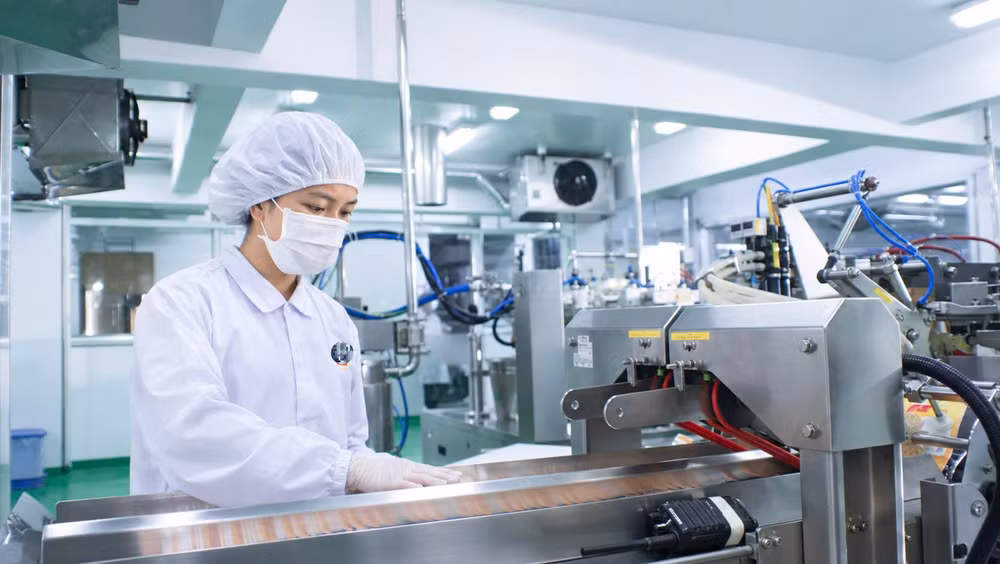 Công nhân sản xuất trong nhà máy tại Khu chế xuất, Khu công nghiệp Thành phố Hồ Chí Minh. (Ảnh: Quang Quý)