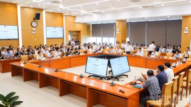 Đông đảo đại diện các cơ quan, tổ chức và doanh nghiệp tham gia sự kiện roadshow tư vấn cho dự án đường sắt tốc độ cao trên trục bắc-nam.