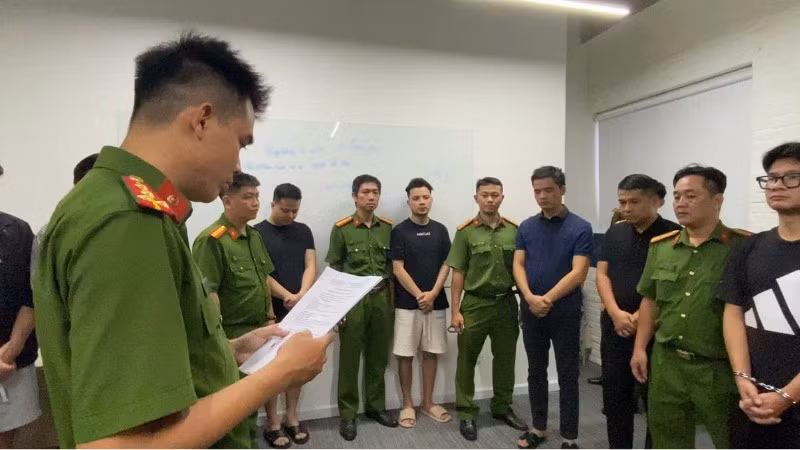 Các bị can tại cơ quan chức năng. (Ảnh: Công an cung cấp)