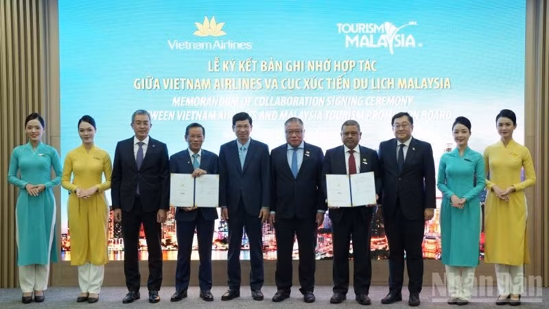 Vietnam Airlines và Cục Xúc tiến du lịch Malaysia ký biên bản ghi nhớ hợp tác nhằm tăng cường kết nối hàng không và quảng bá điểm đến.