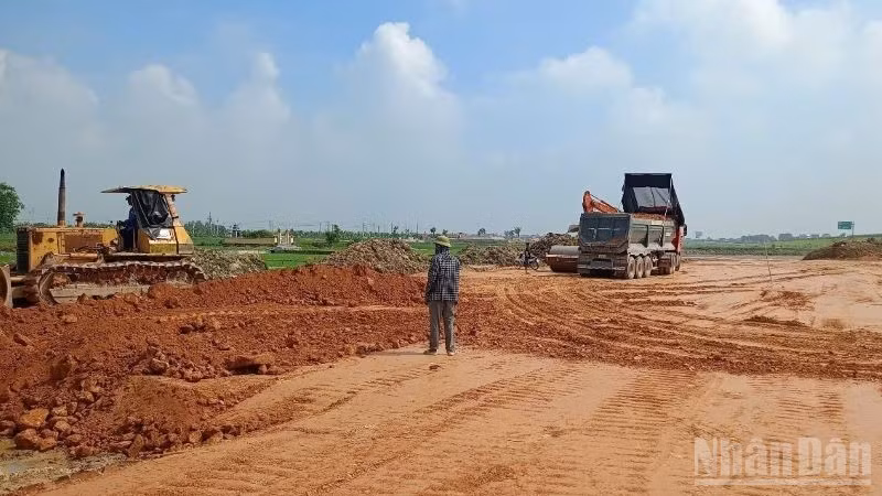 ndo_br_thi-cong-tram-dung-nghi-km-329700-2566.jpg