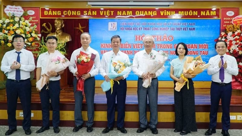 Các chuyên gia, diễn giả tại hội thảo kinh tế biển.