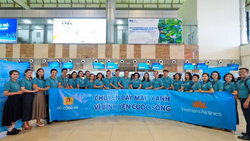 "Chuyến bay màu xanh-Vì bình yên cuộc sống" được tổ chức nhằm lan tỏa tinh thần tri ân và sẻ chia.