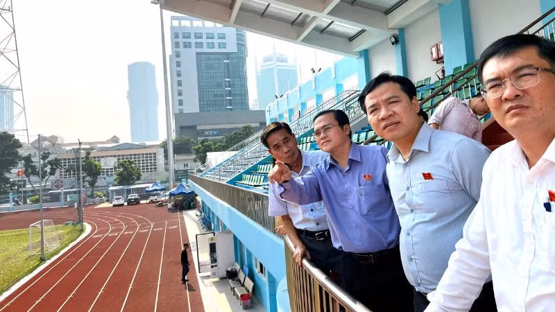 Ban Văn hóa-Xã hội, Hội đồng nhân dân Thành phố Hồ Chí Minh khảo sát tại sân vận động Hoa Lư.