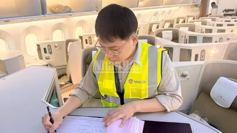 ndo_c_tet-dau-tien-gan-voi-cong-viec-bao-duong-tau-bay-la-mot-trai-nghiem-kho-quen-doi-voi-nguyen-khac-duy-7600.jpg