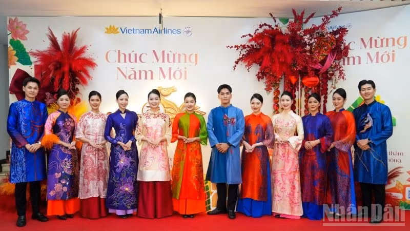Vietnam Airlines mang không khí Tết cổ truyền lan tỏa trên từng chuyến bay.