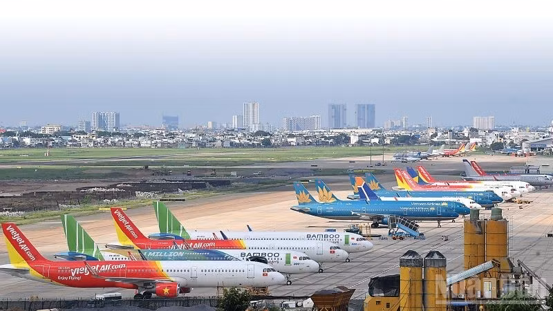 Hiện tại, Việt Nam chưa có hãng hàng không nào mở đường bay đến, hoặc bay qua không phận Venezuela.