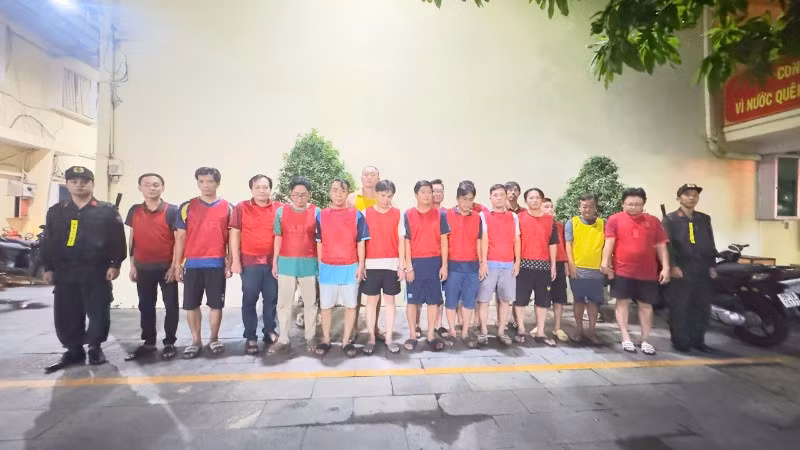 Các đối tượng tại cơ quan chức năng.