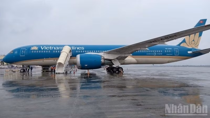 ndo_br_may-bay-vietnam-airlines-ha-canh-tai-san-bay-kolkata-2421.jpg