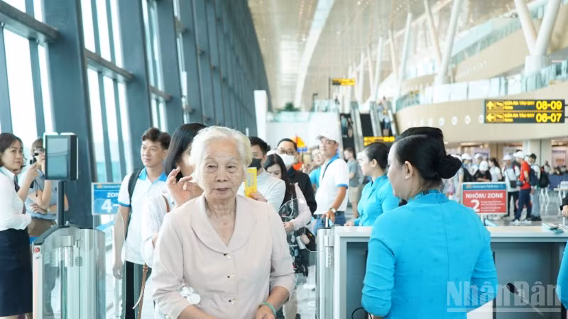 Từ ngày 6/6, Vietnam Airlines chính thức mở rộng chương trình ưu đãi giảm 15% giá vé nội địa dành cho hành khách từ 60 tuổi trở lên.