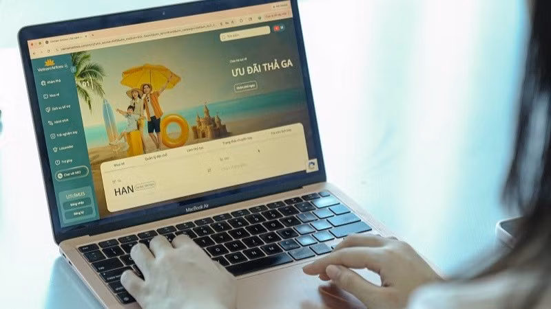 anh-2-doi-voi-vietnam-airlines-hanh-khach-co-the-tra-cuu-thong-tin-chuyen-bay-va-dat-ve-thong-qua-website-chinh-thuc-cua-hang-ung-dung-di-dong-hoac-cac-kenh-cham-soc-khach-hangjpg-8323.jpg