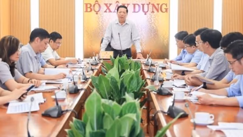 Bộ trưởng Xây dựng Trần Hồng Minh yêu cầu các đơn vị chức năng khẩn trương hoàn thiện thủ tục, phấn đấu đầu năm 2027 khởi công các dự án đầu tiên và hoàn thành toàn bộ việc mở rộng vào cuối năm 2030.