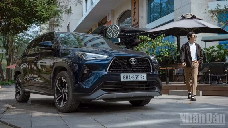 Trong tháng 5/2026, Yaris Cross vươn lên dẫn đầu doanh số của TMV với 1.430 xe bán ra, tiếp tục khẳng định sức hút trong phân khúc SUV đô thị nhờ thiết kế hiện đại, khả năng vận hành linh hoạt và nhiều công nghệ an toàn tiên tiến.