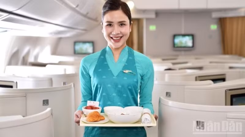 Trong mùa hè năm nay, Vietnam Airlines phục vụ vải trứng Hưng Yên trên các chuyến bay từ ngày 23/5 đến 31/5 và mận hậu Sơn La từ ngày 16/6 đến 22/6.